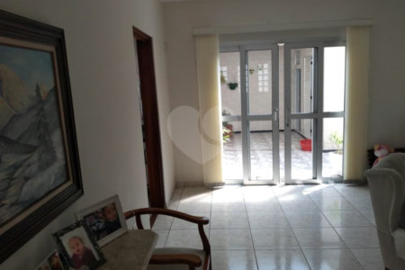 Casa à venda com 3 quartos, sendo 2 suítes, em Vila Dom Pedro I, São Paulo, SP