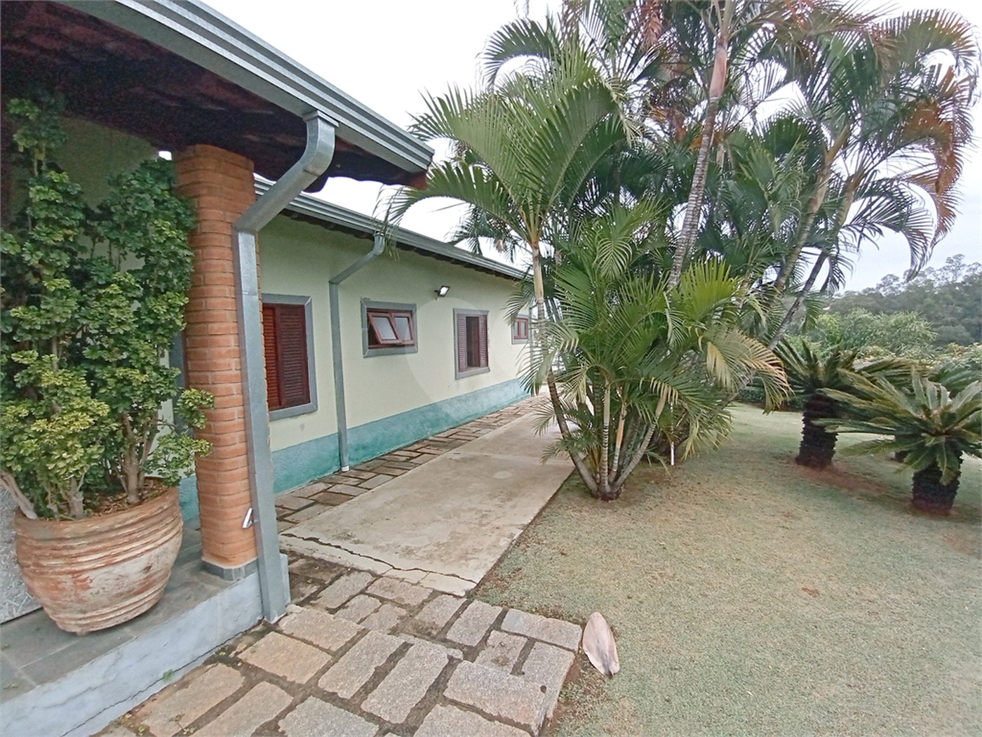 Casa à venda com 4 suítes no condomínio Estância Marambaia, Vinhedo - SP