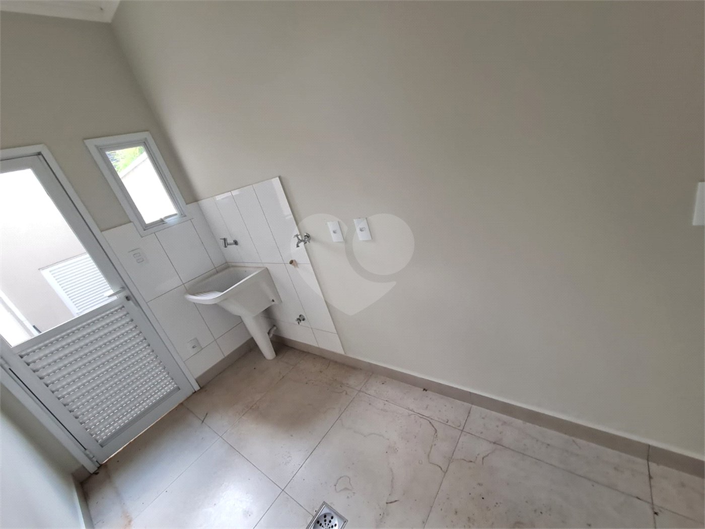 Casa à venda com 3 suítes no condomínio Geneve, Campinas - SP