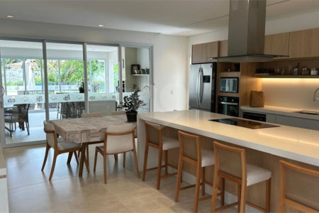 Casa à venda com 5 quartos, sendo 4 suítes,  no condomínio Residencial Vila do Itamaraca, Valinhos - SP