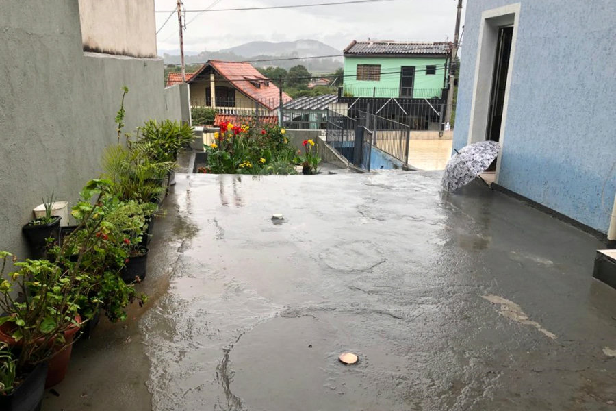 Sobrado à venda com 4 quartos, sendo 1 suíte, em Serra da Cantareira, Mairiporã, SP