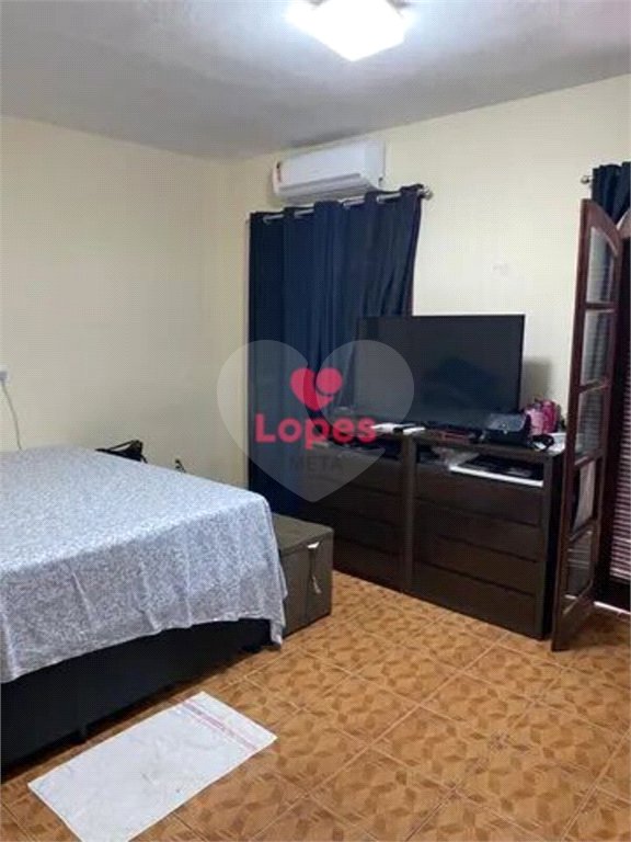 Casa à venda com 3 quartos, sendo 2 suítes, em Conjunto Residencial Trinta e Um de Março, São José dos Campos, SP