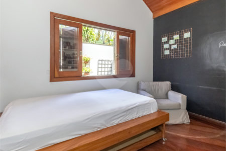 Casa à venda com 4 quartos, sendo 2 suítes, em Jardim Marajoara, São Paulo, SP