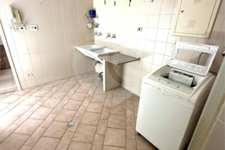 Sobrado à venda com 5 quartos, sendo 3 suítes,  em Jardim Leonor, São Paulo, SP