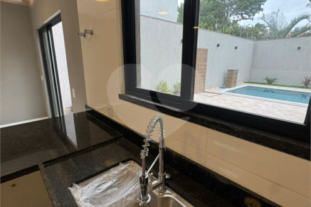 Casa à venda com 5 quartos, sendo 4 suítes, no condomínio Grand Park, Rio de Janeiro - RJ