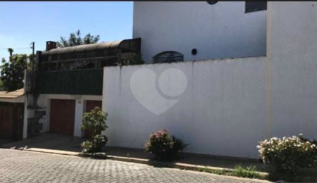 Casa à venda com 4 quartos, sendo 1 suíte,  em Vila Galvão, Guarulhos, SP