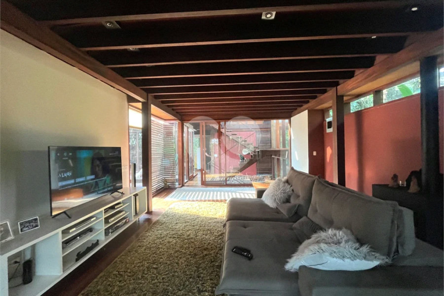 Casa à venda com 3 quartos, sendo 1 suíte, no condomínio Jardim da Montanha I, Mairiporã - SP