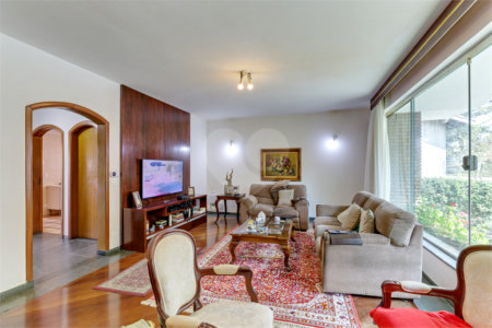 Casa à venda com 3 quartos, sendo 1 suíte, em Alto da Boa Vista, São Paulo, SP