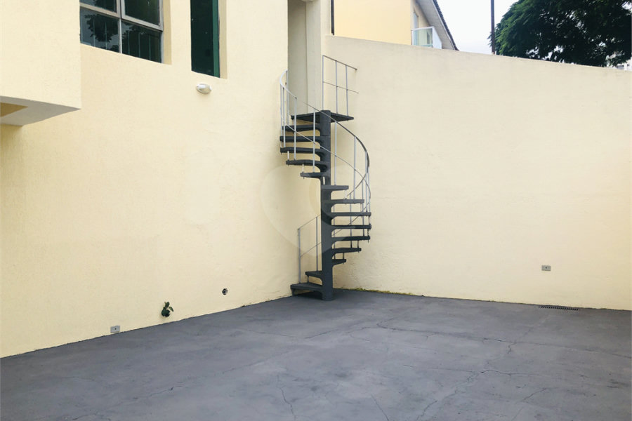 Sobrado à venda com 3 quartos, sendo 1 suíte, em Vila Romero, São Paulo, SP