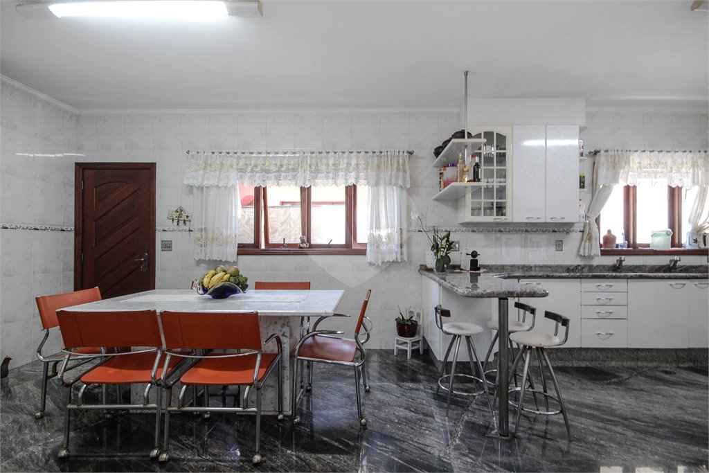 Casa à venda com 4 quartos, sendo 3 suítes, em City América, São Paulo, SP