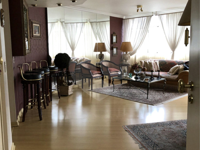 Apartamento à venda com 4 quartos, sendo 1 suíte,  em Jardim Europa, São Paulo, SP
