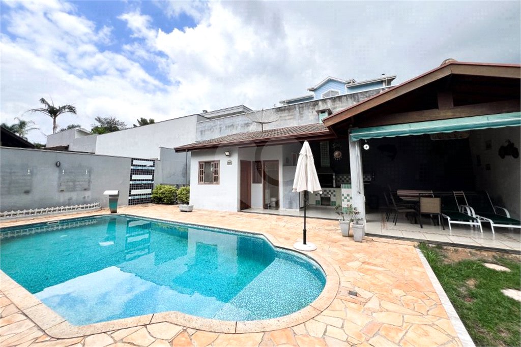Casa à venda com 4 quartos, sendo 2 suítes,  no condomínio Villaggio Capriccio, Louveira - SP