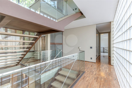 Casa à venda com 4 quartos, sendo 3 suítes, em Vila Nova Conceição, São Paulo, SP
