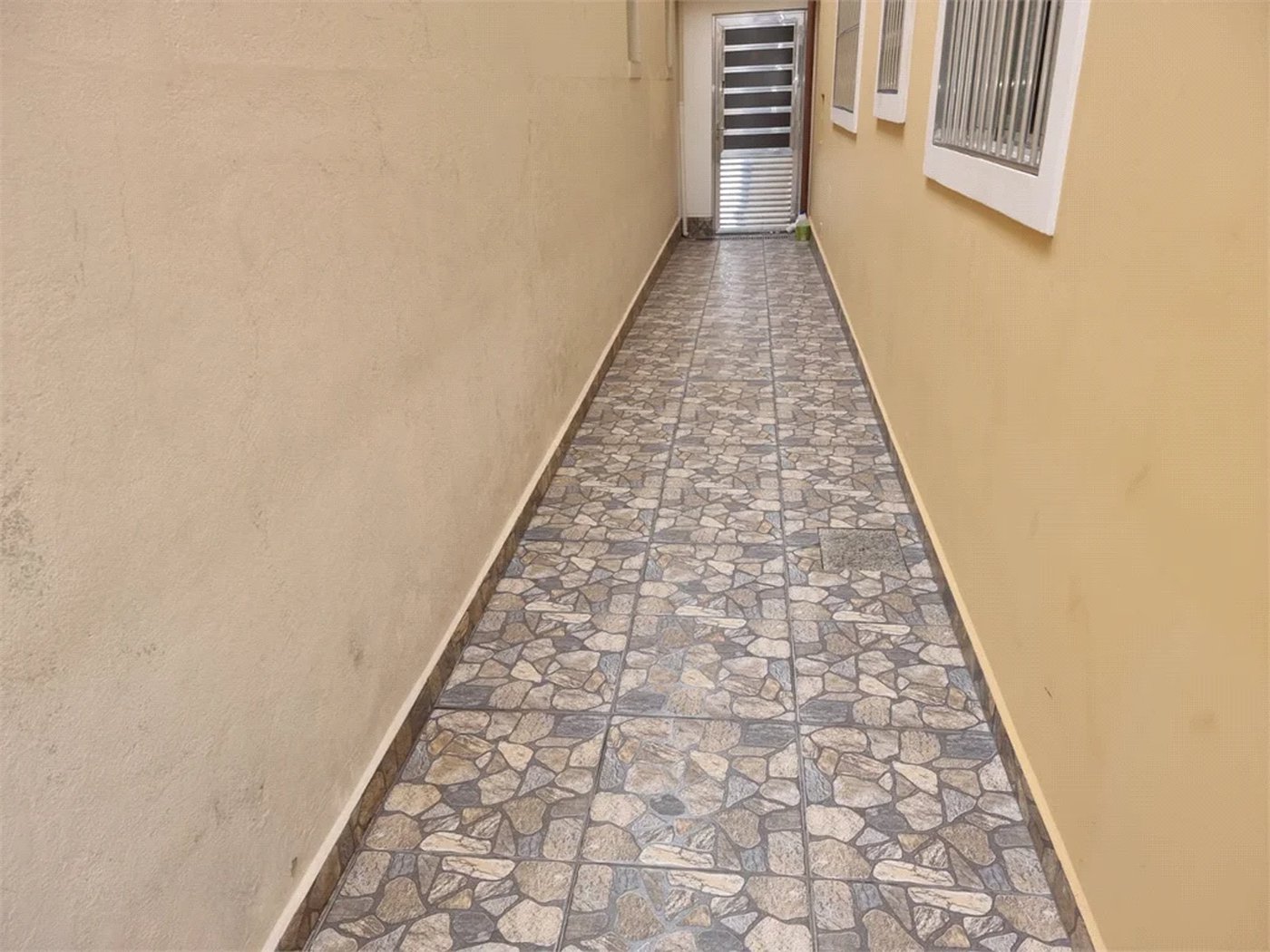 Sobrado à venda com 3 quartos, sendo 1 suíte,  em Jardim Campo Limpo, São Paulo, SP