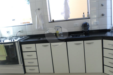 Sobrado à venda com 4 suítes em Recanto Impla, Carapicuíba, SP