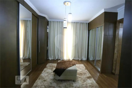 Sobrado à venda com 6 quartos, sendo 5 suítes, em Vila Paranaguá, São Paulo, SP