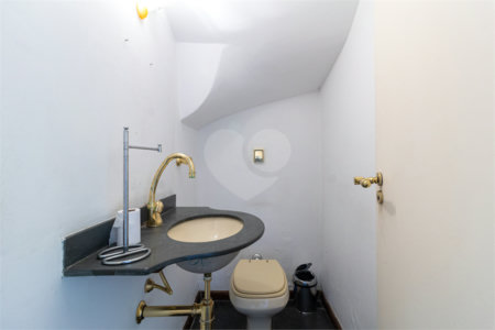 Casa à venda com 4 quartos, sendo 2 suítes,  no condomínio Vila das Flores, São Paulo - SP