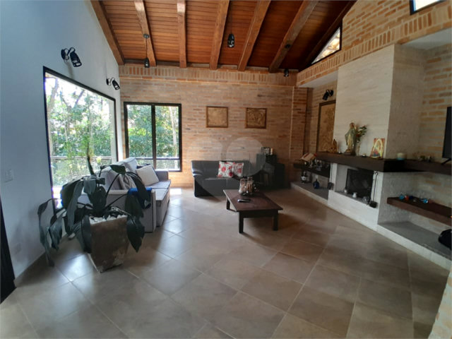 Casa à venda com 3 suítes no condomínio Cantareira, Mairiporã - SP