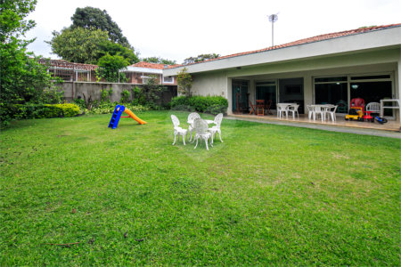 Casa Térrea à venda com 4 quartos, sendo 1 suíte, em Alto da Boa Vista, São Paulo, SP