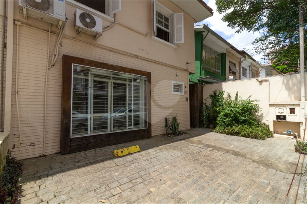 Sobrado à venda com 3 quartos, sendo 1 suíte, em Vila Olímpia, São Paulo, SP