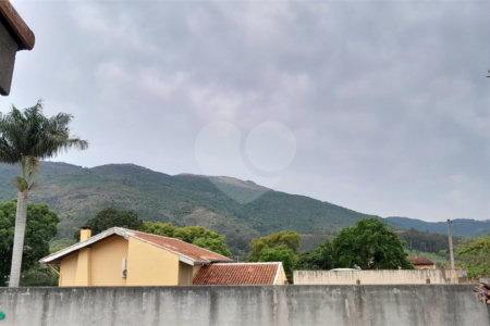 Casa à venda com 3 quartos, sendo 1 suíte,  em Retiro das Fontes, Atibaia, SP