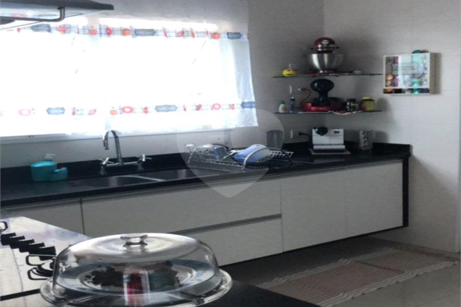 Casa à venda com 4 quartos, sendo 2 suítes, no condomínio Florada da Serra, São Paulo - SP
