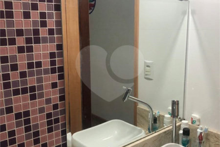 Casa à venda com 3 quartos, sendo 1 suíte, no condomínio Residencial Sabará, São Paulo - SP