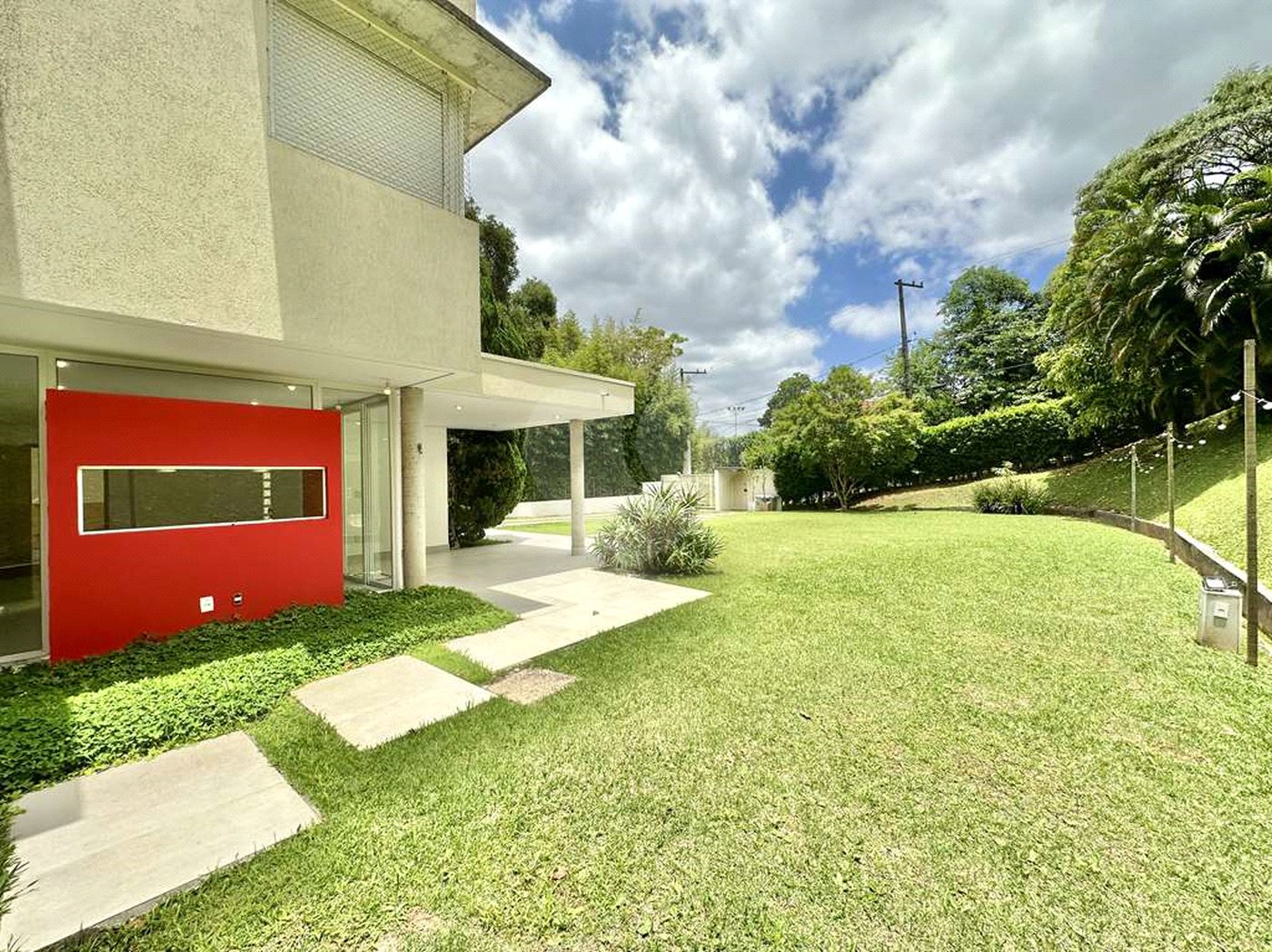 Casa à venda com 4 suítes no condomínio Recanto Impla, Carapicuíba - SP