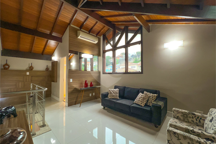 Casa à venda com 4 quartos, sendo 2 suítes,  no condomínio Floradas da Serra, São Paulo - SP