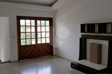 Casa à venda com 4 suítes no condomínio Real Park, Mogi das Cruzes - SP