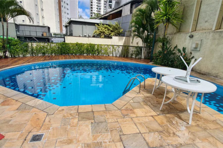 Apartamento luxuoso com 130m2, 3 suítes, 4 vagas.