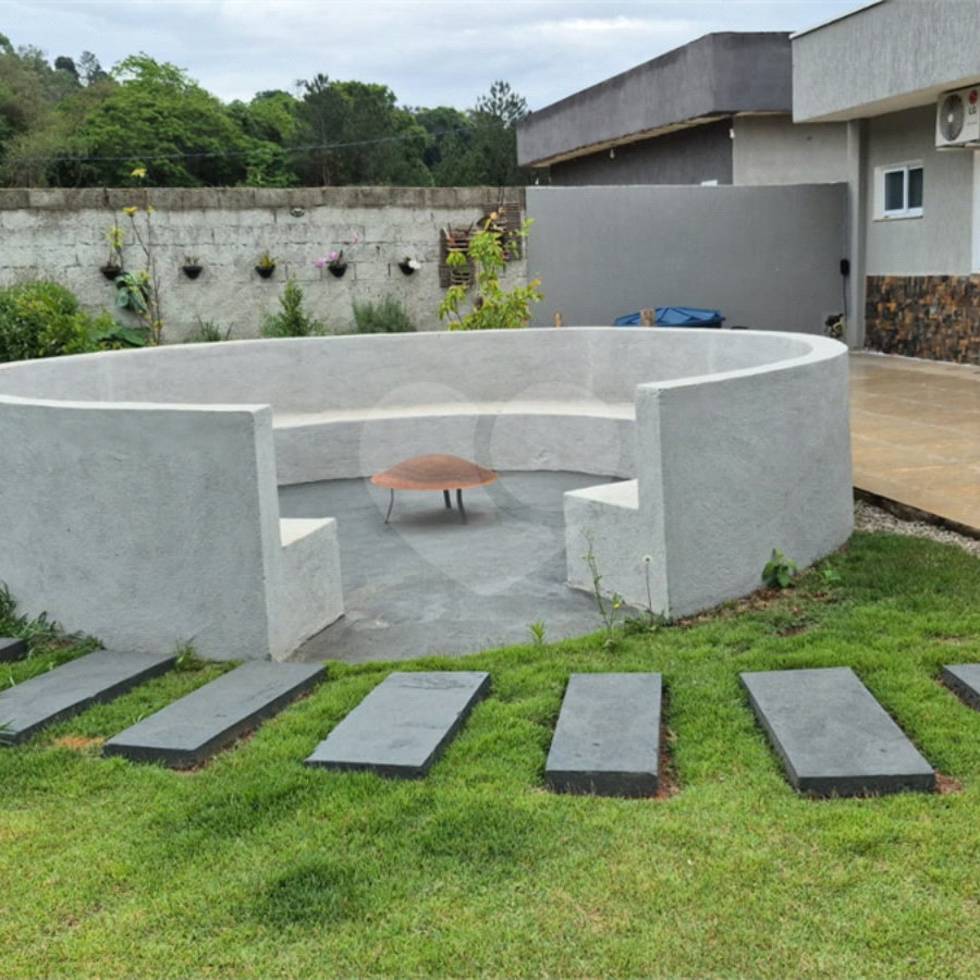 Casa Terreá com 3 suítes a Venda em Atibaia