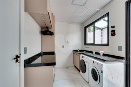 Casa à venda com 4 suítes no condomínio Villa Suiça, São Paulo - SP