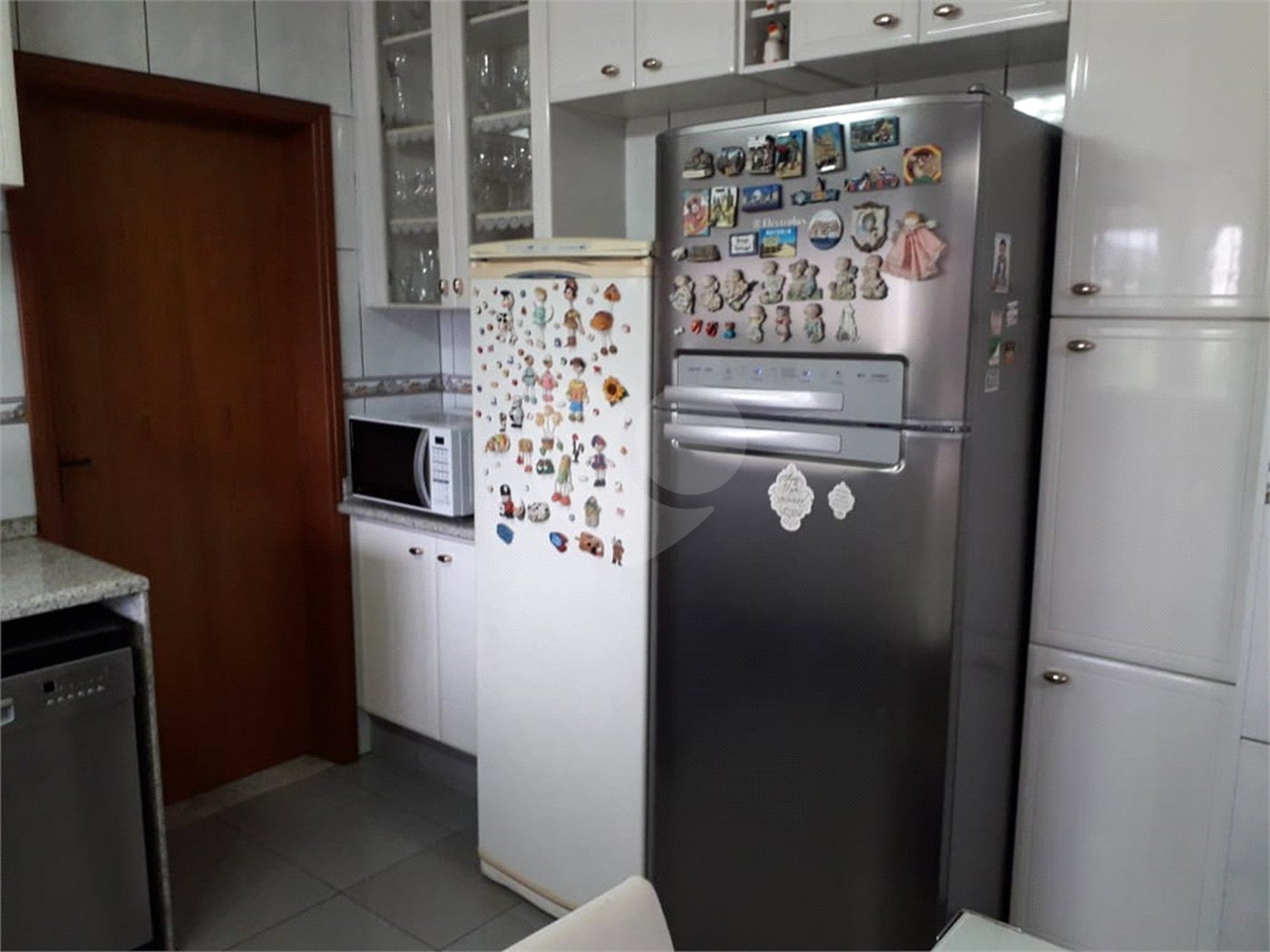 Sobrado à venda com 4 quartos, sendo 1 suíte, em Tremembé, São Paulo, SP
