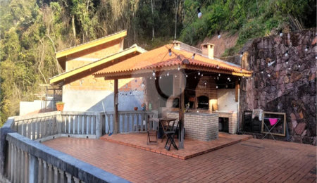 Casa à venda com 4 quartos, sendo 1 suíte, no condomínio Alpes da Cantareira, Mairiporã - SP