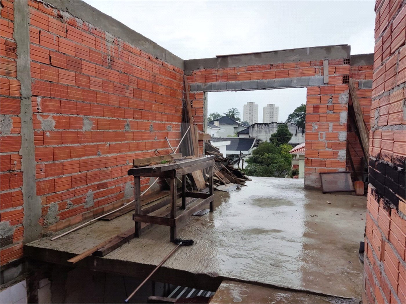 Sobrado à venda com 4 quartos, sendo 2 suítes, em Tremembé, São Paulo, SP