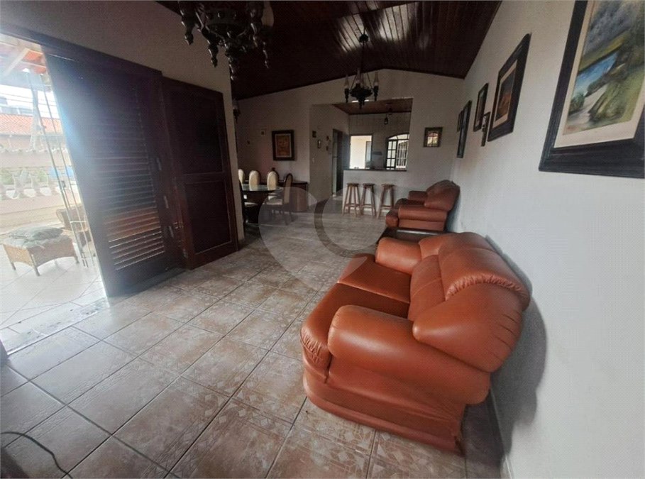 Casa à venda com 4 quartos, sendo 1 suíte, em Indaiá, Caraguatatuba, SP