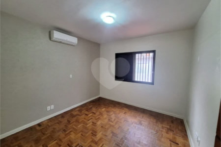 Sobrado com 2 dormitórios com 2 vagas de garagem