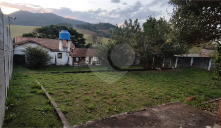 Chácara à venda com 5 quartos, sendo 3 suítes, em Chácaras Fernão Dias, Atibaia, SP