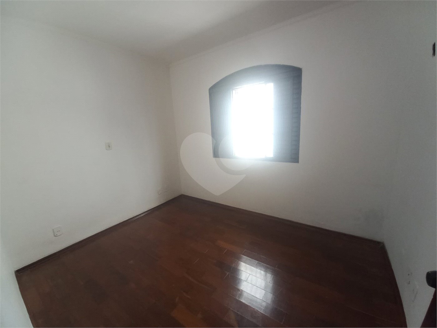 Casa térrea para venda ou locação no Parque Estancia Suíça.