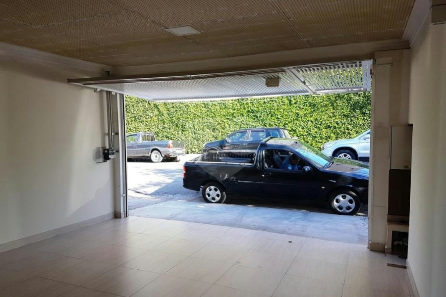 Sobrado à venda com 4 quartos, sendo 2 suítes, em Parque Maria Domitila, São Paulo, SP