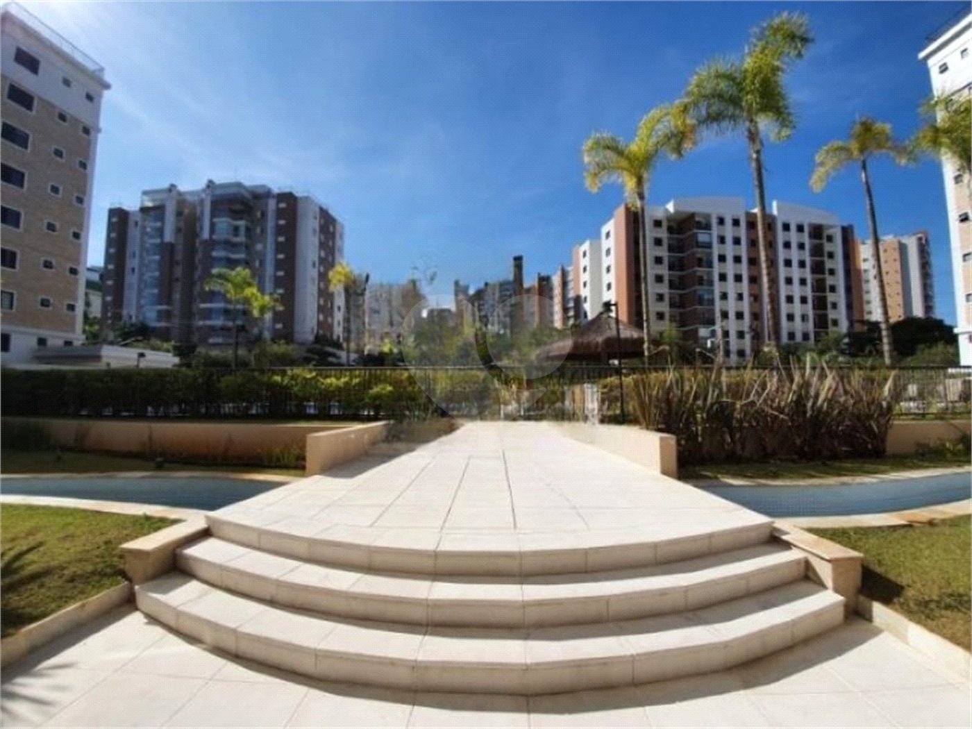 Apartamento à venda com 3 quartos, sendo 1 suíte,  em Cidade São Francisco, São Paulo, SP
