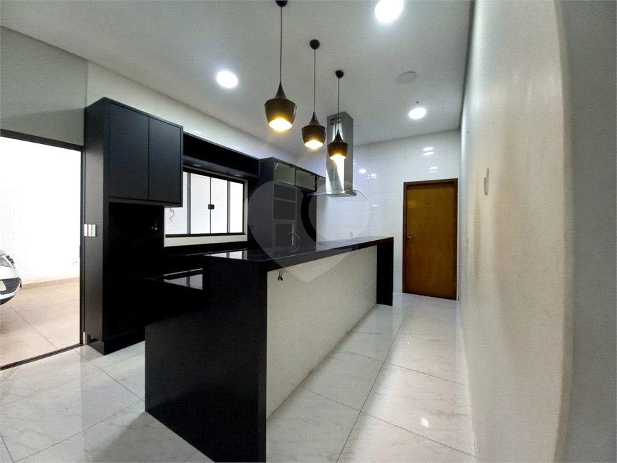 Casa à venda com 3 quartos, sendo 1 suíte,  em Vila Santa Catarina, Dourados, MS