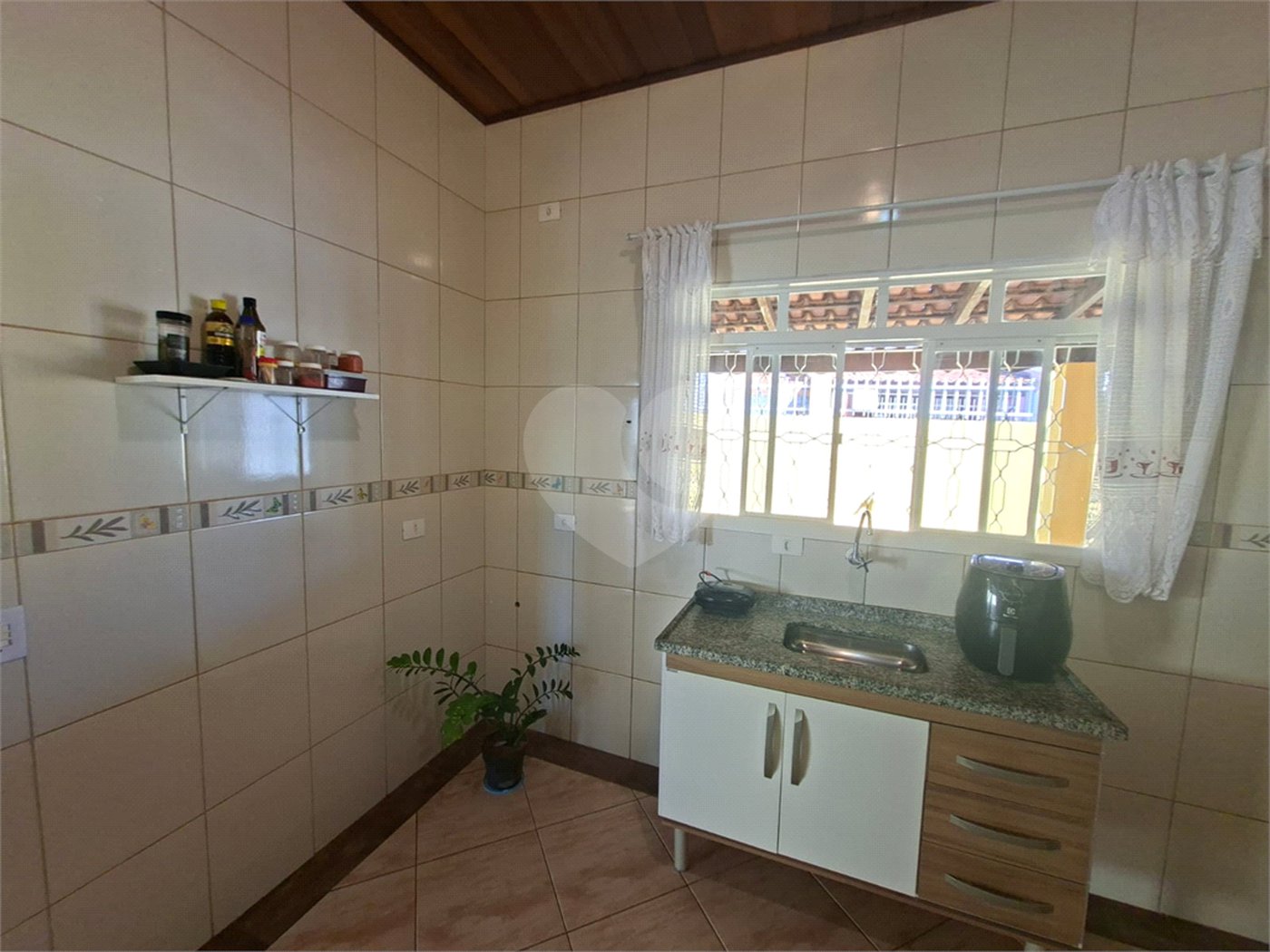 Casa à venda com 3 quartos, sendo 1 suíte,  em Tatetú, Alambari, SP