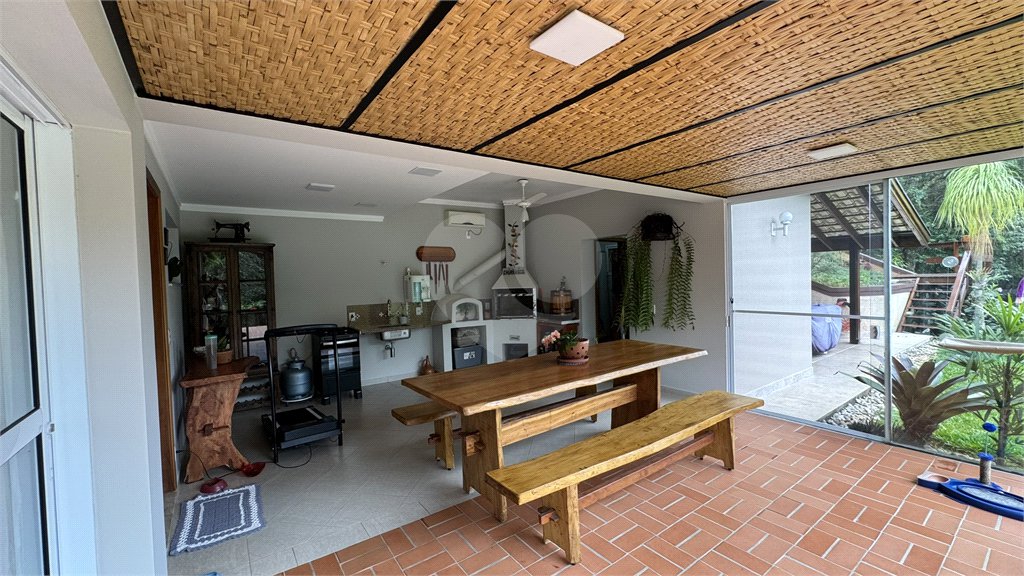 Casa à venda com 3 suítes no condomínio Residencial Delle Stelle, Louveira - SP
