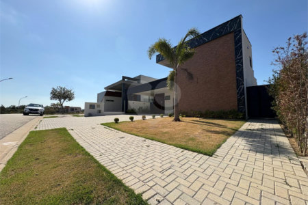 Casa à venda ou para alugar com 4 suítes no condomínio Alphaville Castelo, Itu - SP