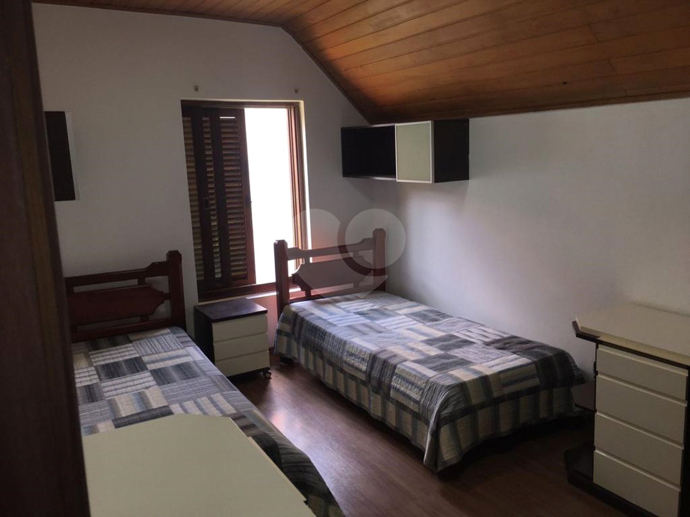 Casa à venda com 3 quartos, sendo 1 suíte, no condomínio Lago Azul, Araçoiaba da Serra - SP