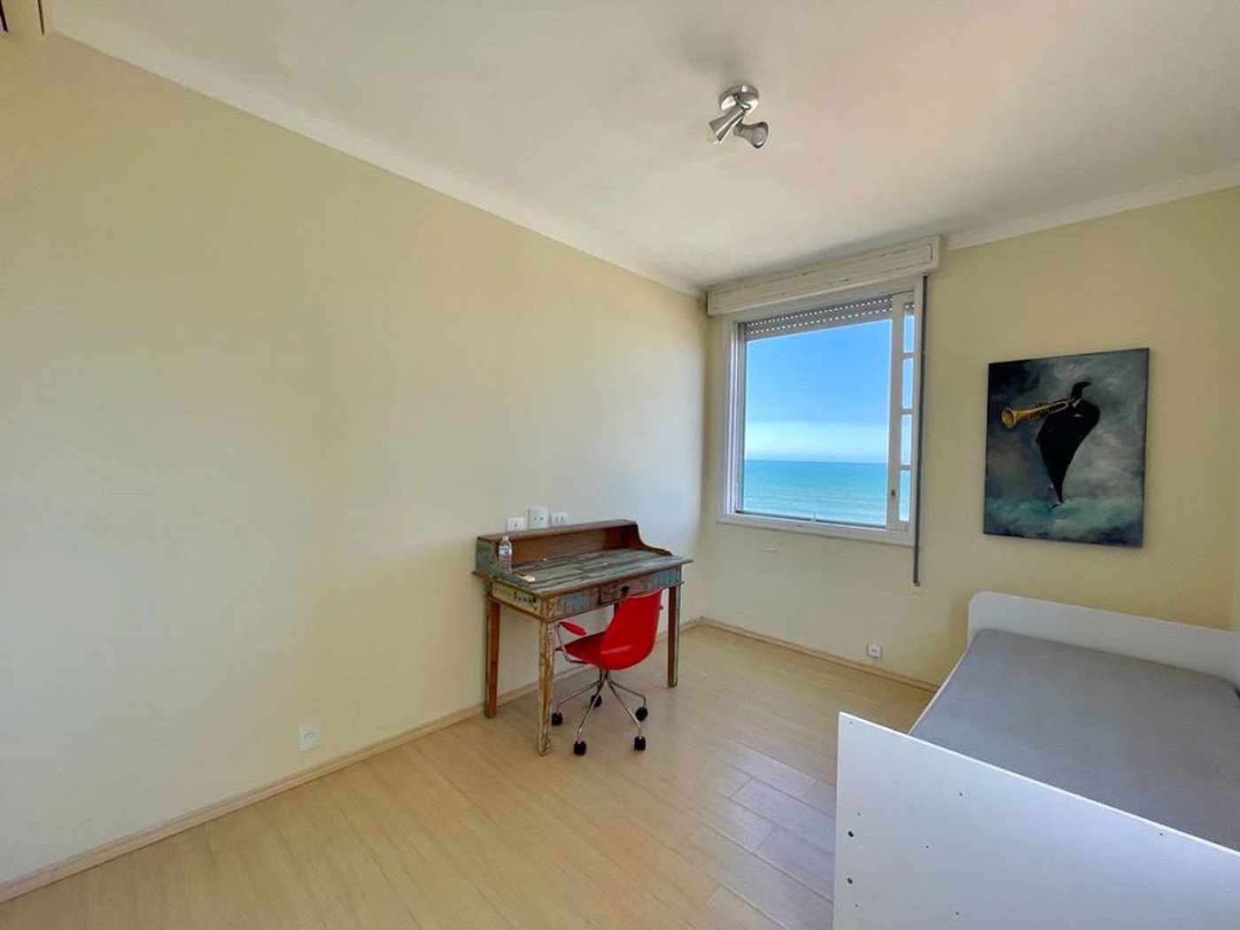 Apartamento Frente Mar com 4 Quartos para Venda ou Locação em Pitangueiras – Guarujá/SP