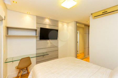 Apartamento à venda com 4 quartos, sendo 3 suítes, em Campo Belo, São Paulo, SP