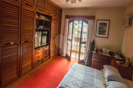 Casa à venda com 4 quartos, sendo 2 suítes, em Brooklin Velho, São Paulo, SP